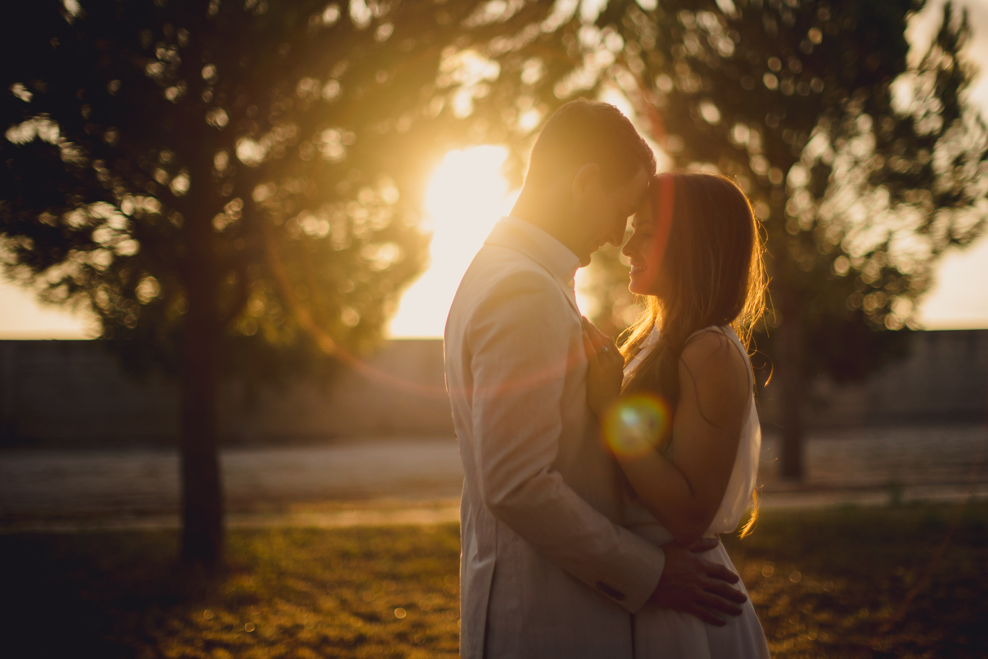 sunset bride and groom in puglia